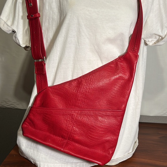 Thomas Leathers The DAZ (Double Angled Zipper) Crossbody Bag - Picture 1 of 11